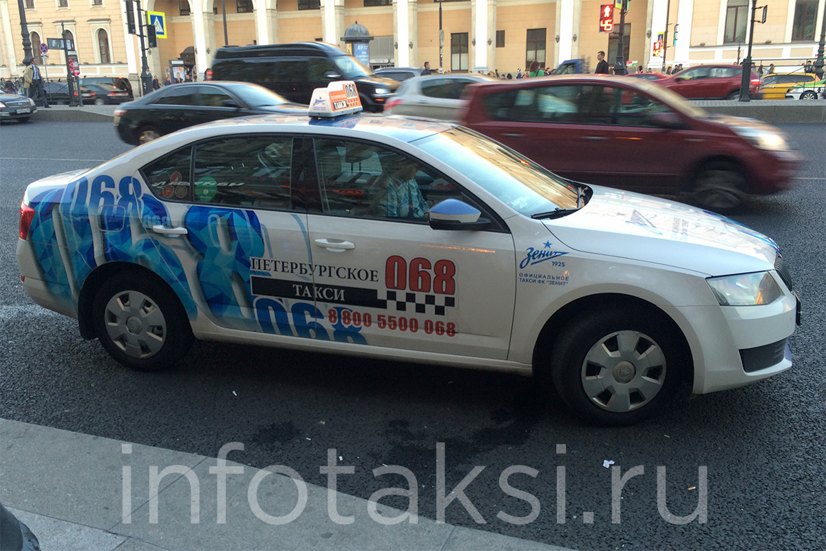 Автомобиль Skoda Octavia петербургского такси 068